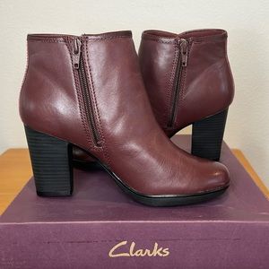 NWT Clarks Halia Perch Burgundy Leather Bootie Size 6